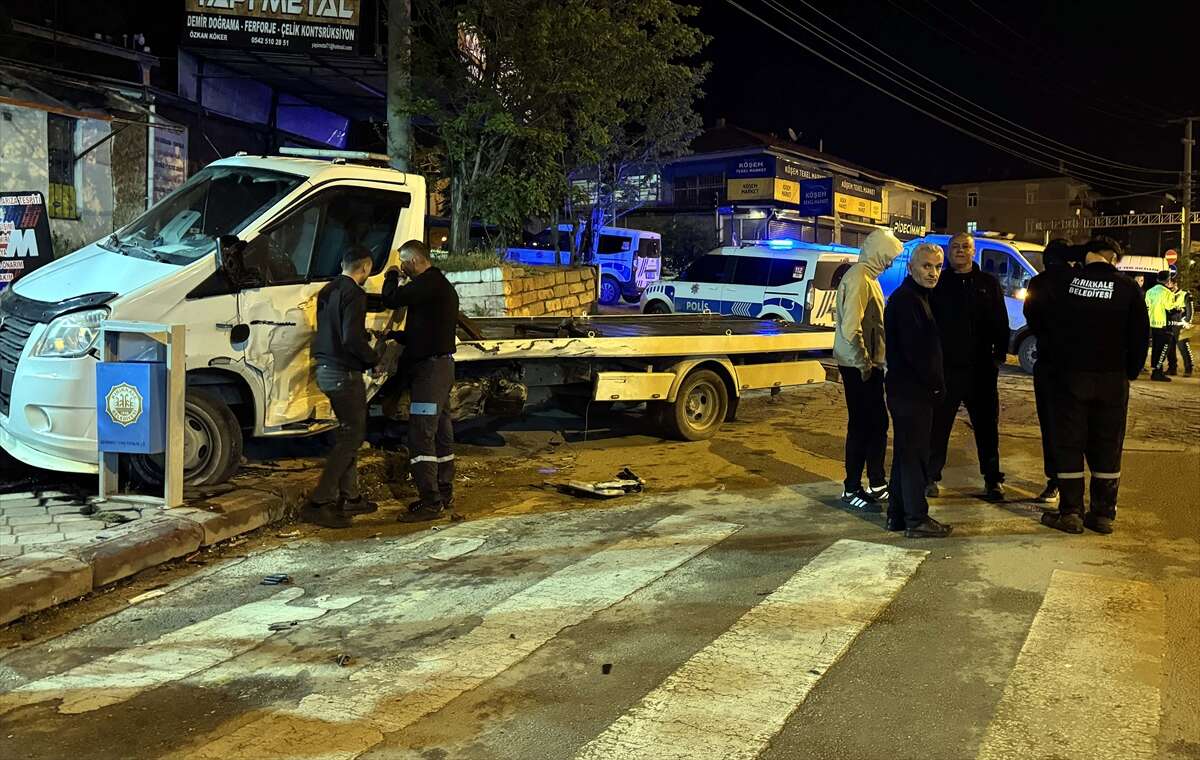 Otomobil çekiciye çarptı! Araçtan fırlayan kadın sürücü öldü 13